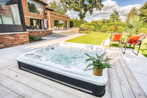 Hot-tub-decking-hydropool-midlands-nottingham