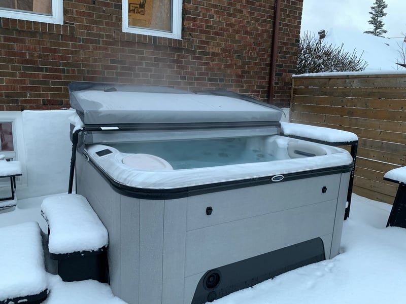 winter-hot-tub-hydropool-spa