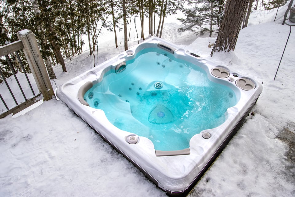 hot-tub-spa-ice-winter