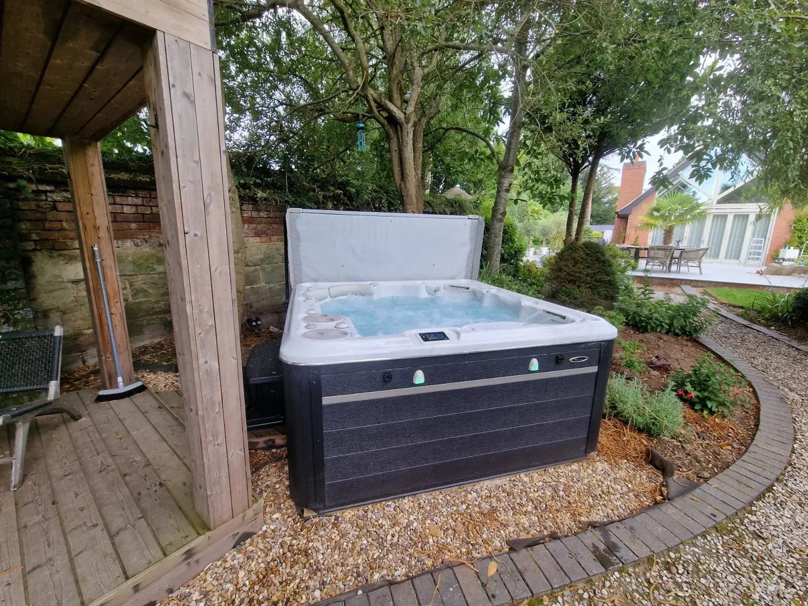 Hot-tub-installation-self-cleaning