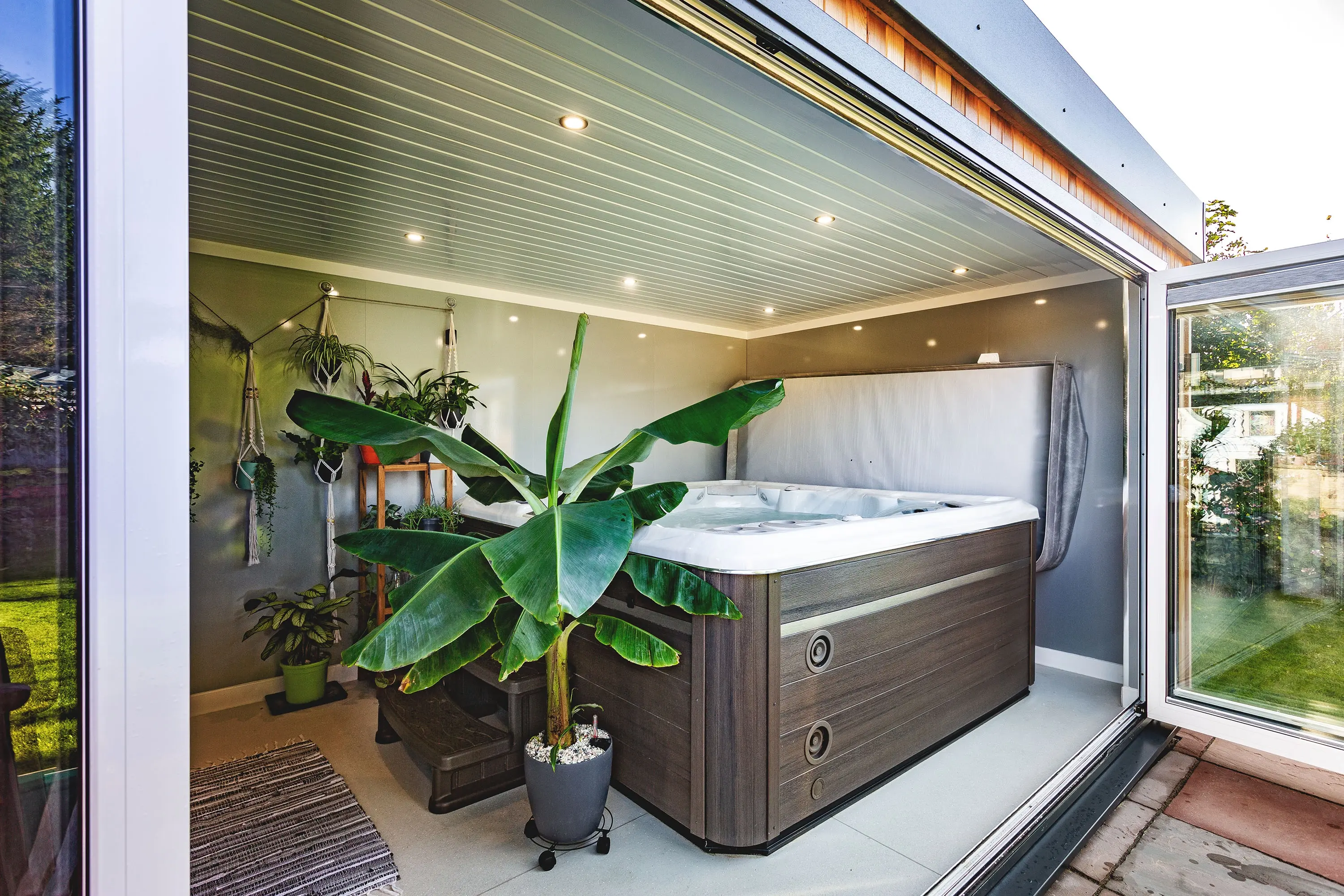 Cabin Master_Small_Hot Tub Room