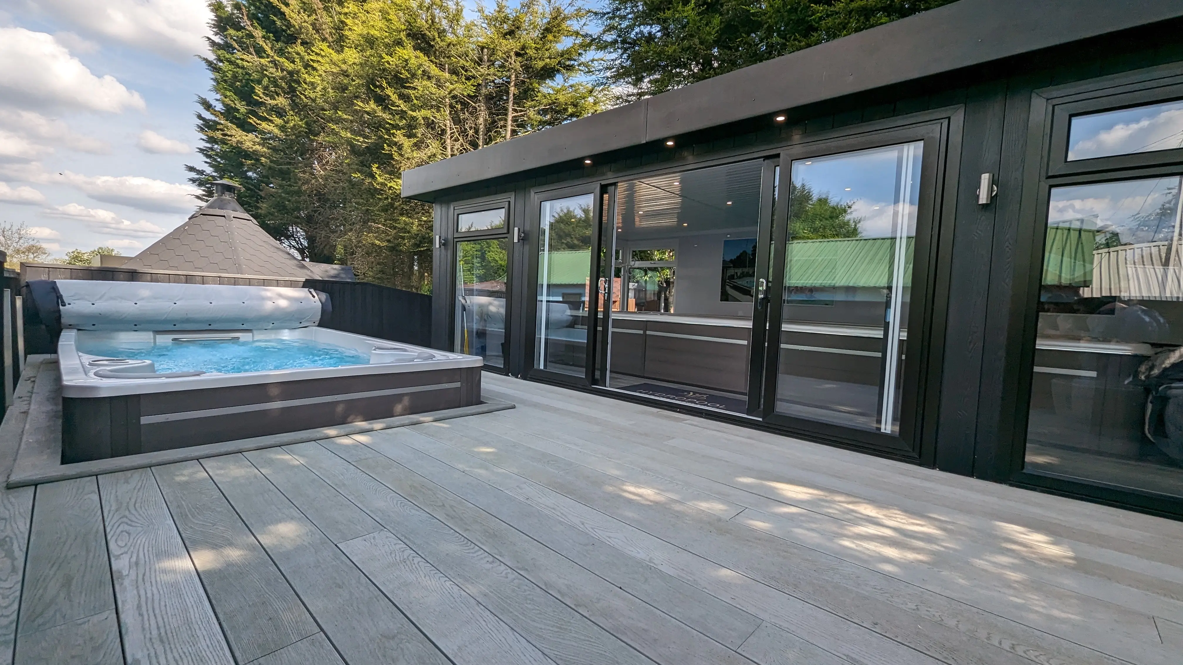 hydropool-midlands-uk-hot-tub-swim-spa-for-sale 